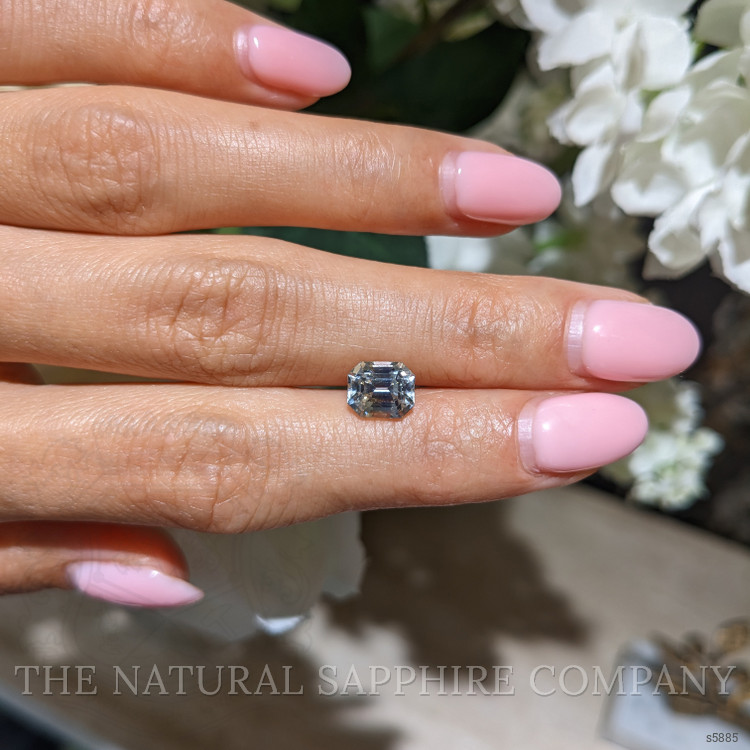 2.58 Ct. Bi Color Sapphire from Ceylon (Sri Lanka)