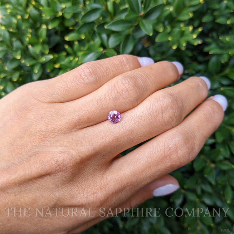 1.04 Ct. Pink Sapphire from Ceylon (Sri Lanka)