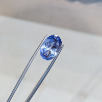 13.97 Ct. Bi Color Sapphire from Ceylon (Sri Lanka) Life Style