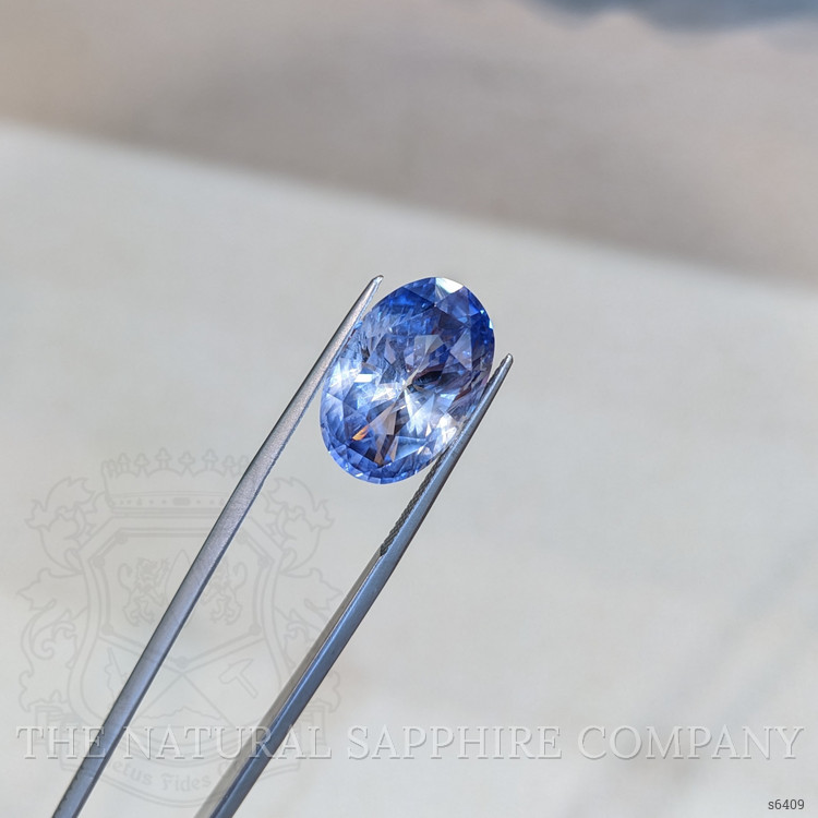 13.97 Ct. Bi Color Sapphire from Ceylon (Sri Lanka)