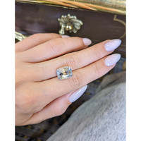 9.06 Ct. Bi Color Sapphire from Ceylon (Sri Lanka) Life Style