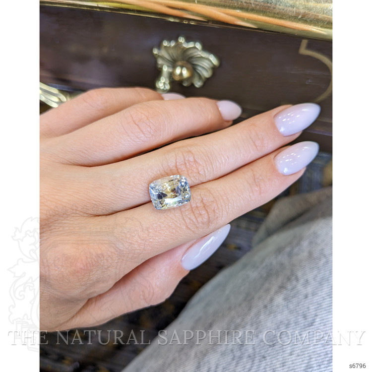 9.06 Ct. Bi Color Sapphire from Ceylon (Sri Lanka)