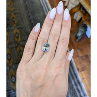 9.06 Ct. Bi Color Sapphire from Ceylon (Sri Lanka) Life Style