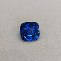 25.43 Ct. Blue Sapphire from Ceylon (Sri Lanka) Life Style
