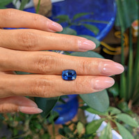 4.20 Ct. Blue Sapphire from Ceylon (Sri Lanka) Life Style