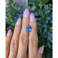5.12 Ct. Blue Sapphire from Ceylon (Sri Lanka) Life Style