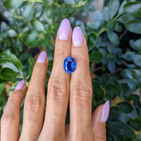 6.58 Ct. Blue Sapphire from Ceylon (Sri Lanka) Life Style