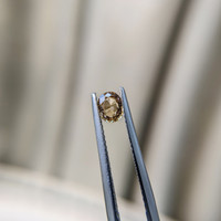 0.40 Ct. Sapphire from Madagascar Life Style