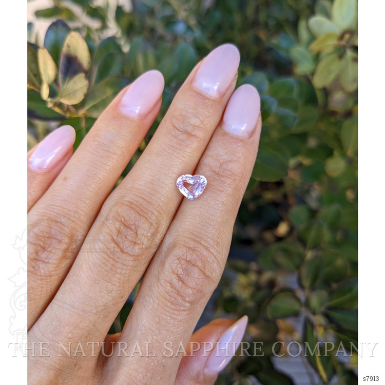 1.67 Ct. Pink Sapphire from Ceylon (Sri Lanka)