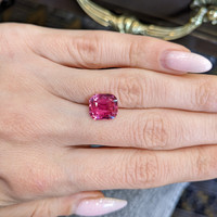 4.05 Ct. Padparadscha Sapphire from Madagascar Life Style