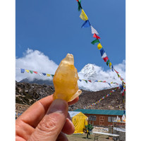 281.70 Ct. Yellow Rough Sapphire from Ceylon (Sri Lanka) Life Style