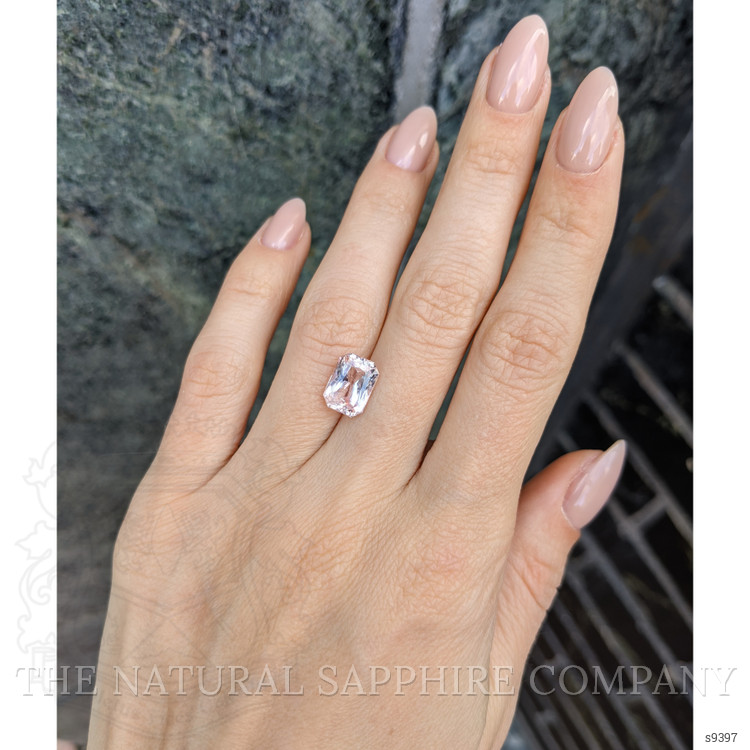 3.92 Ct. Padparadscha Sapphire from Ceylon (Sri Lanka)