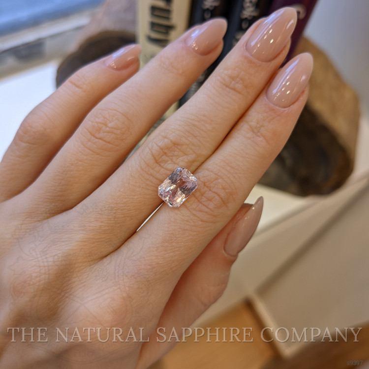 3.92 Ct. Padparadscha Sapphire from Ceylon (Sri Lanka)