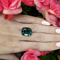 18.09 Ct. Bluish Green Sapphire from Ceylon (Sri Lanka) Life Style