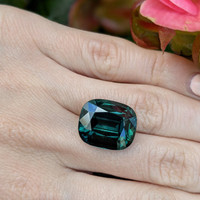 18.09 Ct. Bluish Green Sapphire from Ceylon (Sri Lanka) Life Style