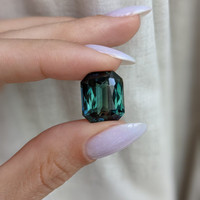 17.03 Ct. Bluish Green Sapphire from Ceylon (Sri Lanka) Life Style