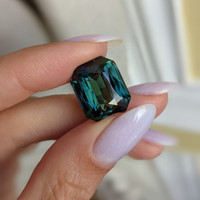 17.03 Ct. Bluish Green Sapphire from Ceylon (Sri Lanka) Life Style