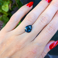 5.04 Ct. Greenish Blue Sapphire from Ceylon (Sri Lanka) Life Style