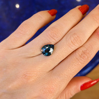 5.04 Ct. Greenish Blue Sapphire from Ceylon (Sri Lanka) Life Style