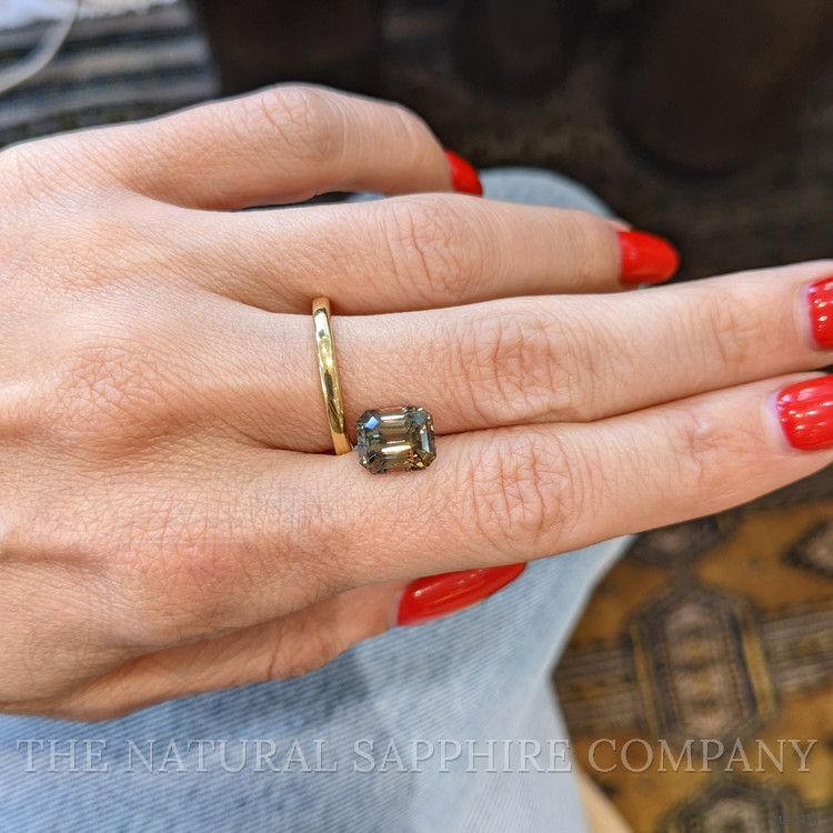 4.07 Ct. Greenish Brown Sapphire from Ceylon (Sri Lanka)