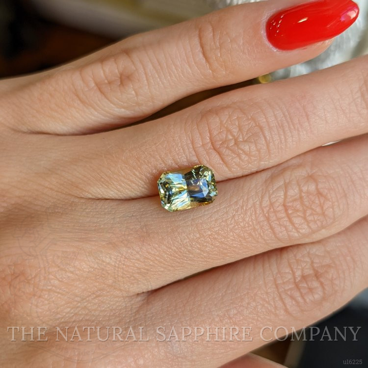 3.26 Ct. Bi Color Sapphire from Ceylon (Sri Lanka)