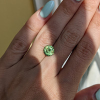 2.94 Ct. Green Sapphire from Ceylon (Sri Lanka) Life Style