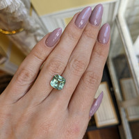 5.09 Ct. Yellowish Green Sapphire from Ceylon (Sri Lanka) Life Style