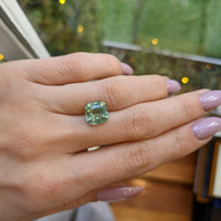 5.09 Ct. Yellowish Green Sapphire from Ceylon (Sri Lanka) Life Style