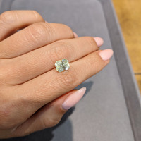 3.16 Ct. Yellowish Green Sapphire from Ceylon (Sri Lanka) Life Style